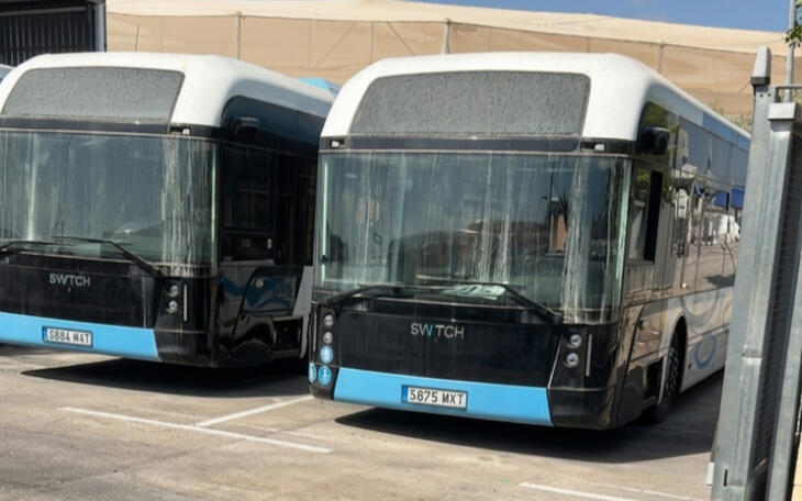 El PSOE denuncia que los dos autobuses eléctricos que compró el Ayuntamiento por 1,5 millones están parados sin prestar servicio